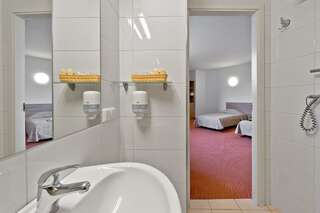 Отель Green Vilnius hotel Вильнюс Двухместный номер с 2 отдельными кроватями-13